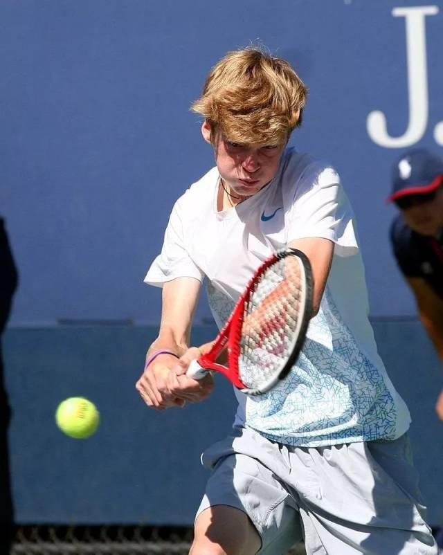 翘首以盼的 翘首以盼的